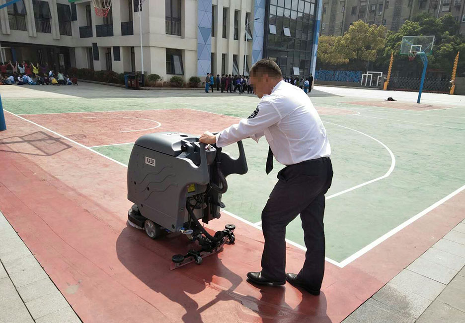 江西大型清潔設(shè)備多功能洗地機(jī)和電動(dòng)<a href=http://www.shouyaochuan.com target=_blank class=infotextkey>掃地車生產(chǎn)廠</a>